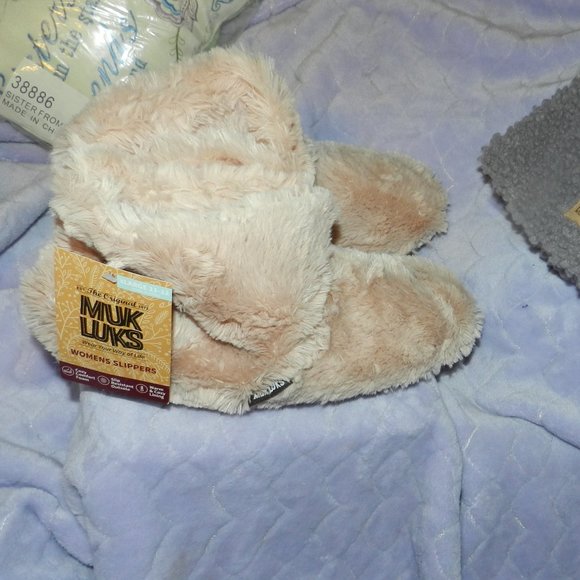 Muk Luks Women's Solid Fur Bootie Slippers Plush Pink XL NWT/NEW - Picture 10 of 15
